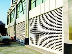 盛(sheng)昌金屬制(zhi)品(pin)廠質量好(hao)的鋁合(he)金(jin)沖孔卷(juan)簾門 臨(lin)朐(qu)盛(sheng)昌金屬制(zhi)品(pin)廠 和(he)諧(xie)式拉閘門,拉閘門