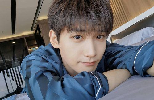 月(yue)七 邢昭林戀(lian)愛了(le) 女友酒(jiu)店(dian)穿浴袍(pao)迎接,看(kan)清顏值(zhi),這誰(shui)不心動