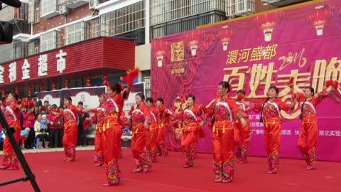 手絹(juan)舞《恭喜(xi)喜(xi)發(fa)財財》